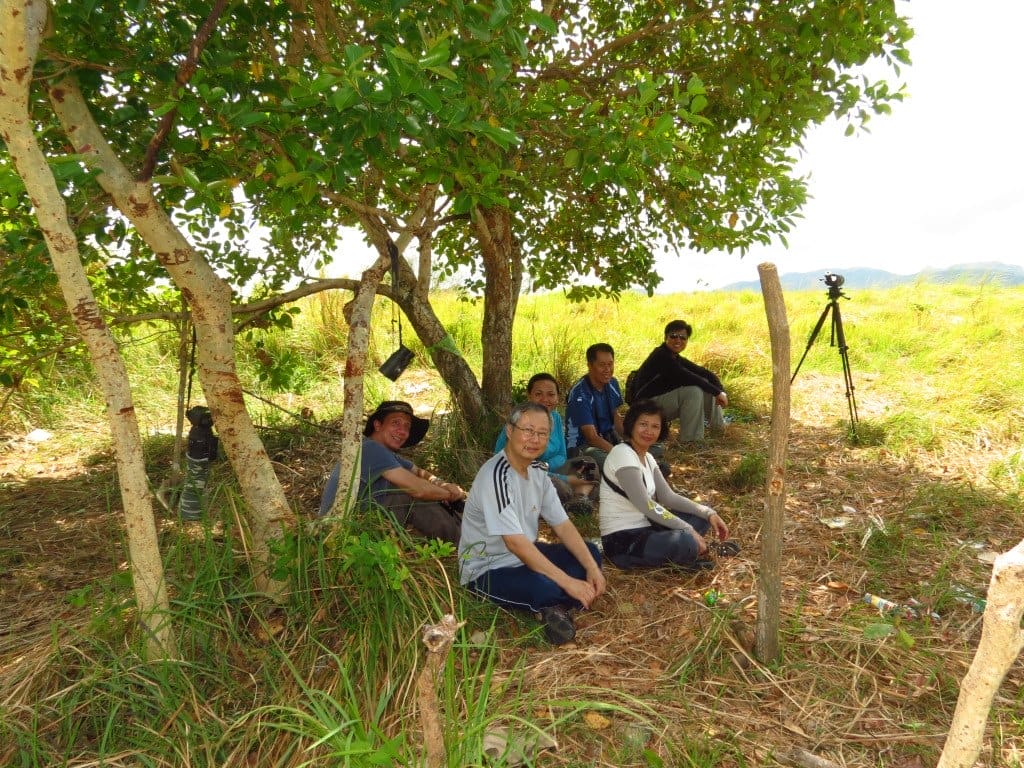 Birders waiting for raptors under the shade. Photo by Vincent Lao