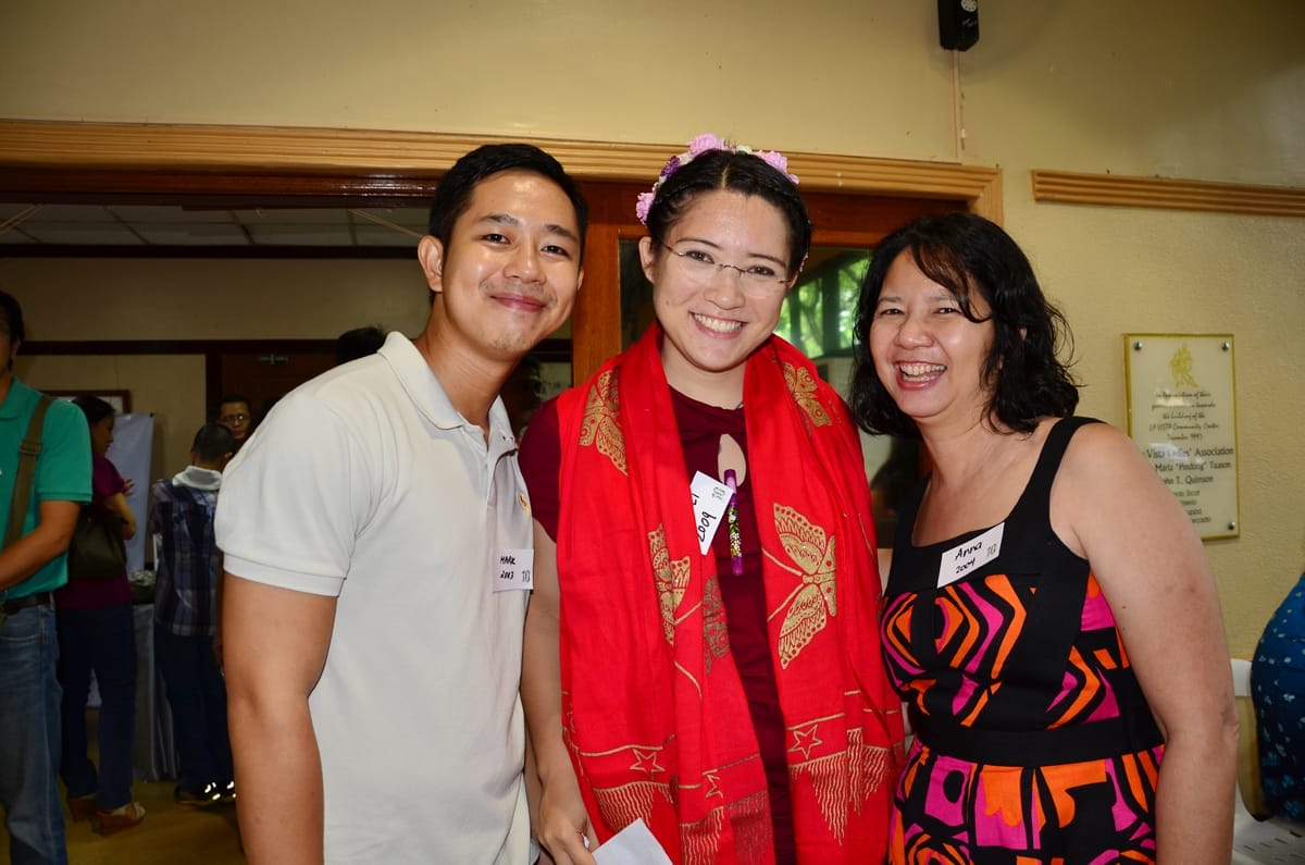 Mark Villa with two lovely Guest Liaison Officers Mikeli Mapua and Anna Gonzales. Other Guest Liaison officers for the event were: Gina Mapua, Ixi Mapua, Tintin Telesforo, Chary Dino and Tere Cervero.