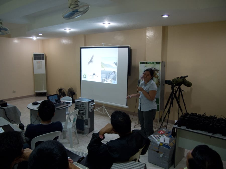 Trinket lecturing to an attentive audience